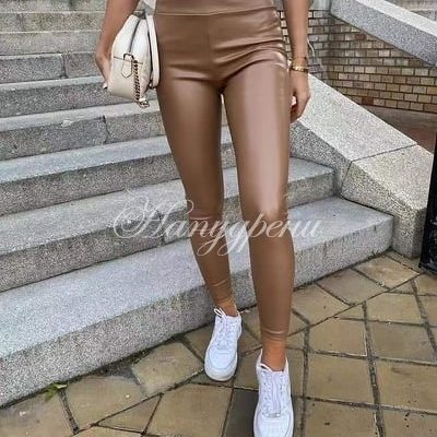 Изчистен кожен клин в бежово - код 1066