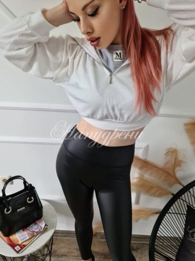 Дамска блуза Hailey в бял цвят - код p616