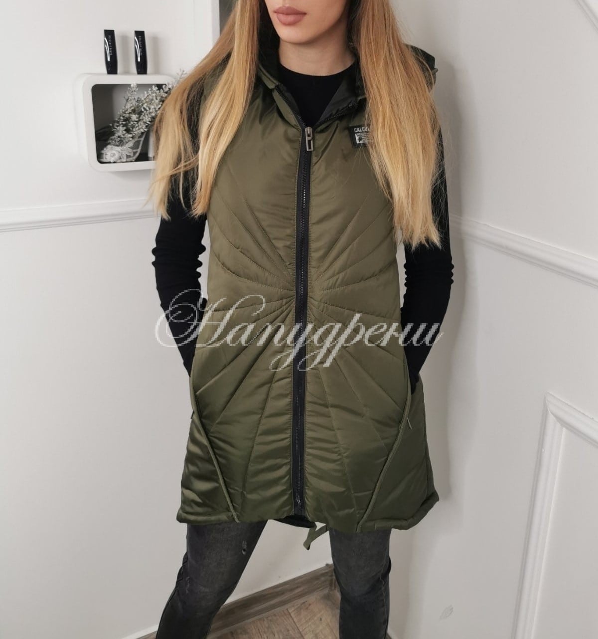 Дамски елек в зелен цвят с качулка Дамски елек в зелен цвят с качулка