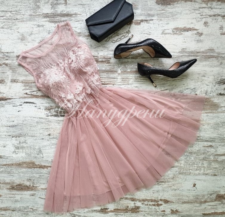 Кукленска рокля Magic в цвят пудра Кукленска рокля Magic в цвят пудра