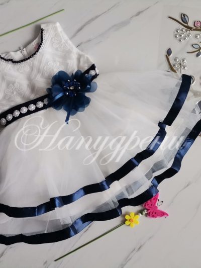 Детска рокля на воали в бял и син цвят