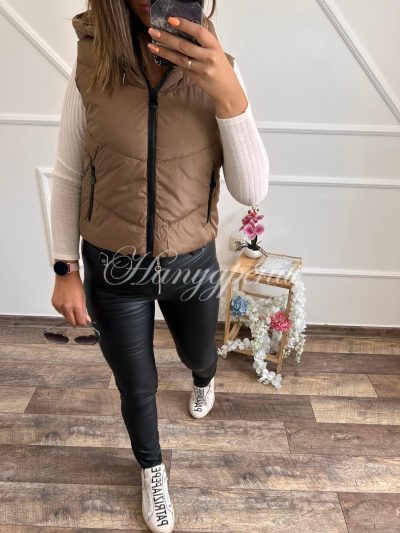 Ефектен елек с качулка в кафяв цвят – код 3390