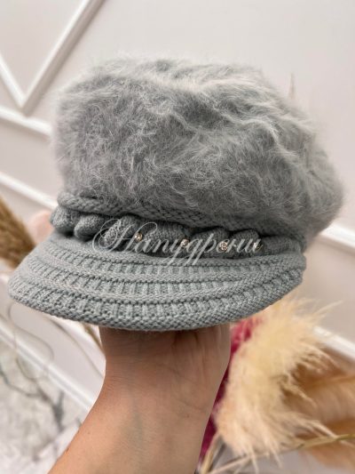 Пухен каскет с камъчета в сиво - код 3751