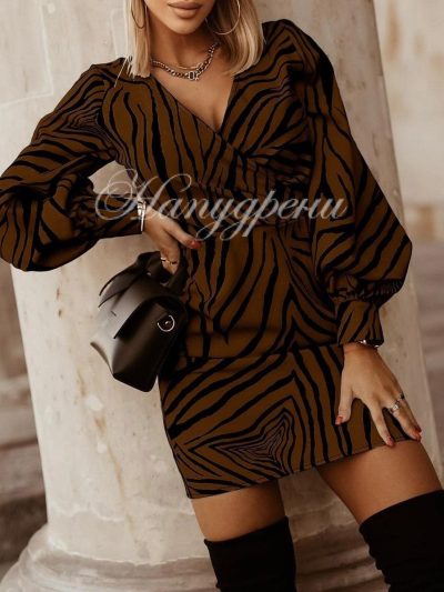 Дамска рокля с нежни елементи в кафяво - код 3662