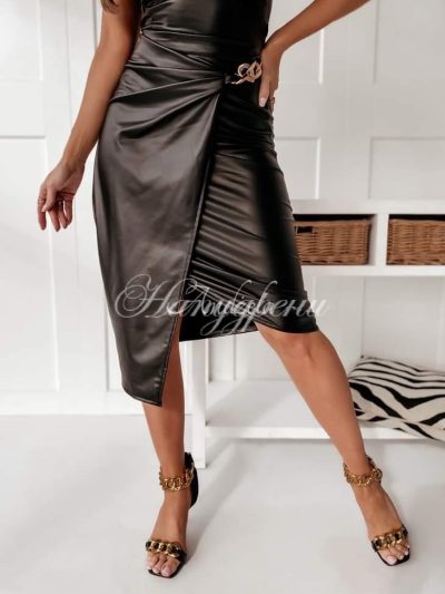 Ефектна кожена пола със златист детайл - код 4160