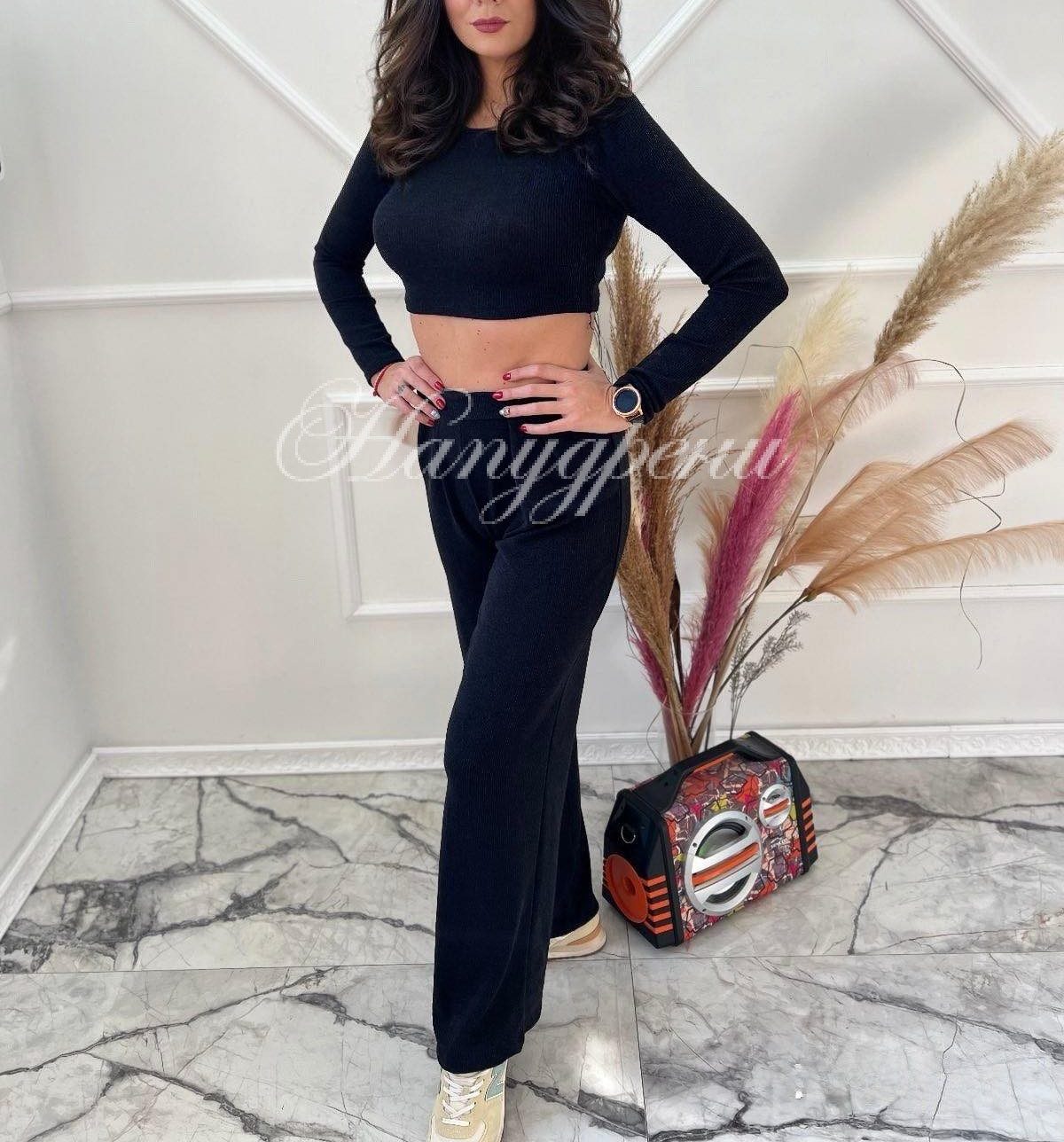 Дамски сет с къс топ в черен цвят – код 4206 Дамски сет с къс топ в черен цвят – код 4206