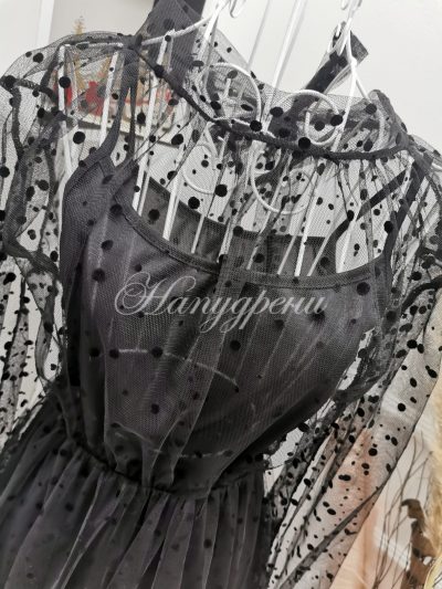 Ефектна тюлена рокля с черни точки - код 4108