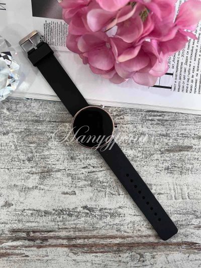 Дамски часовник с изчистен дизайн и златист детайл – код 4228