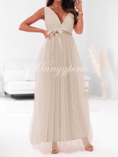 Елегантна рокля с панделка в бежово