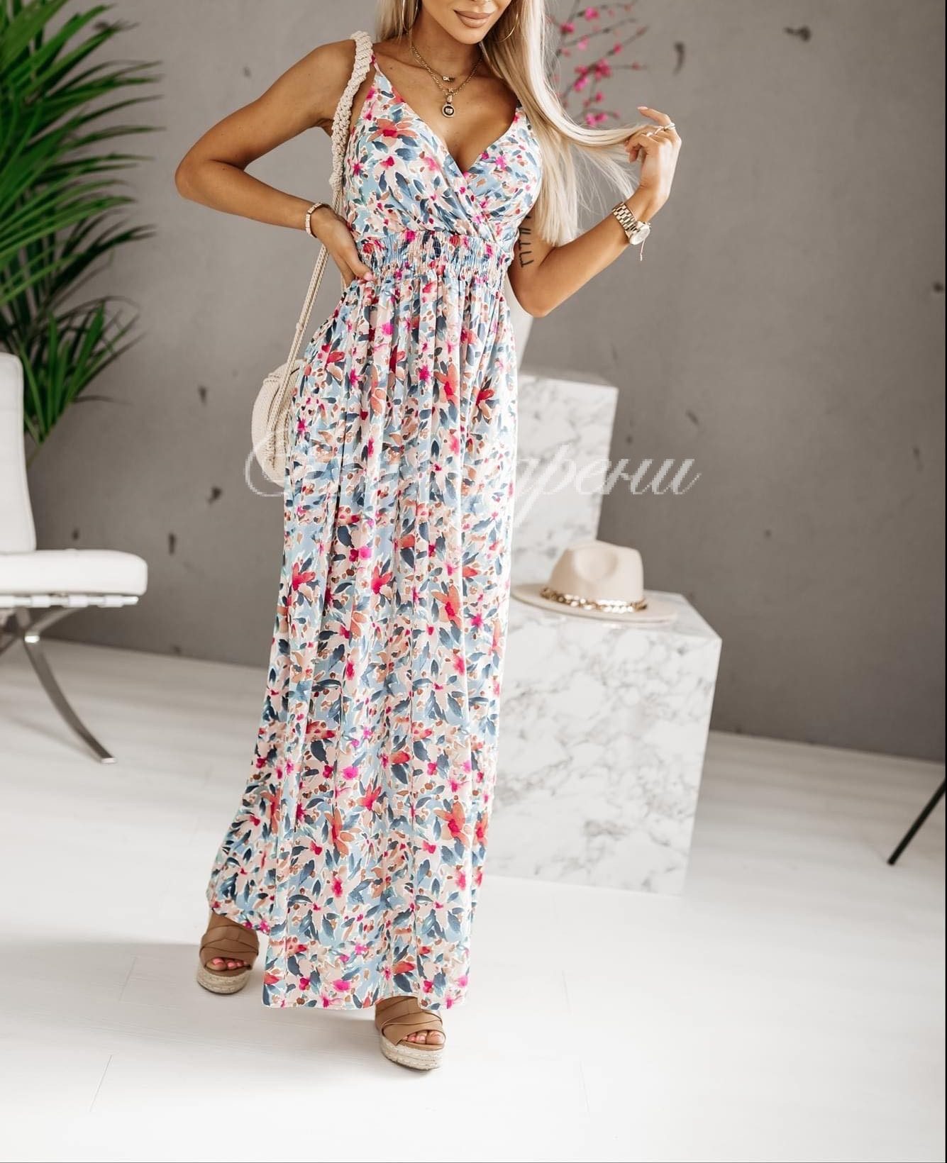 Дълга рокля със свежи цветя в бяла разцветка - код 4836 Дълга рокля със свежи цветя в бяла разцветка - код 4836