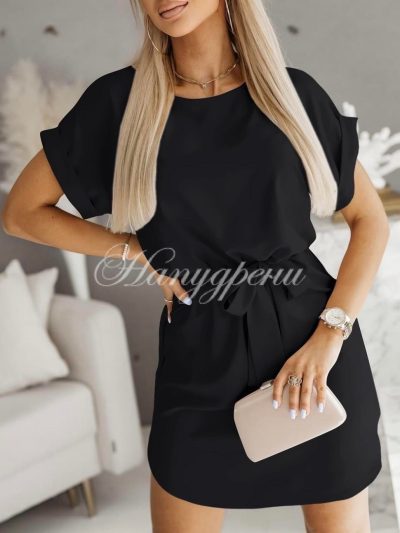 Кокетна рокля с коланче