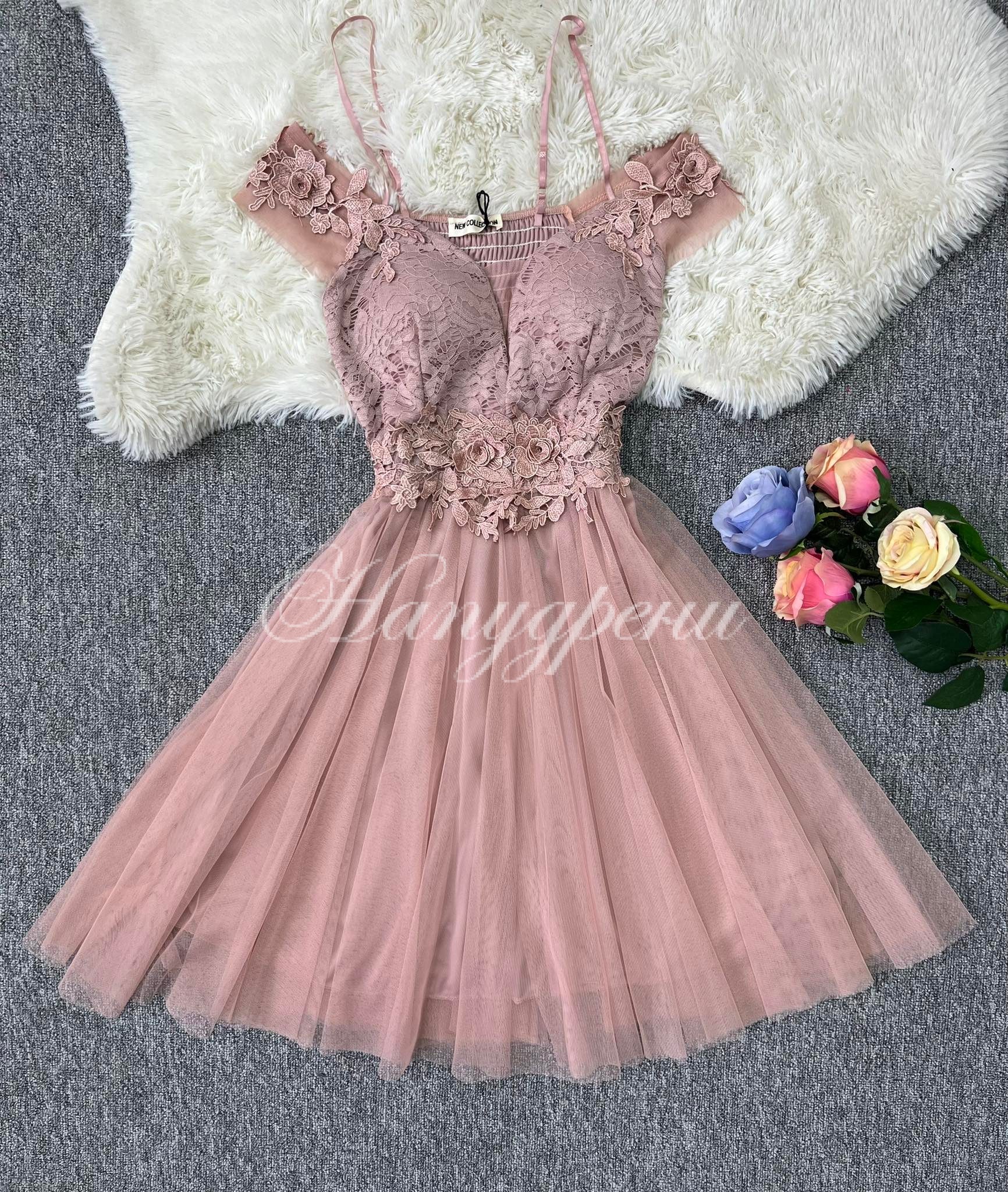 Официална рокля с дантела и тюл Официална рокля с дантела и тюл