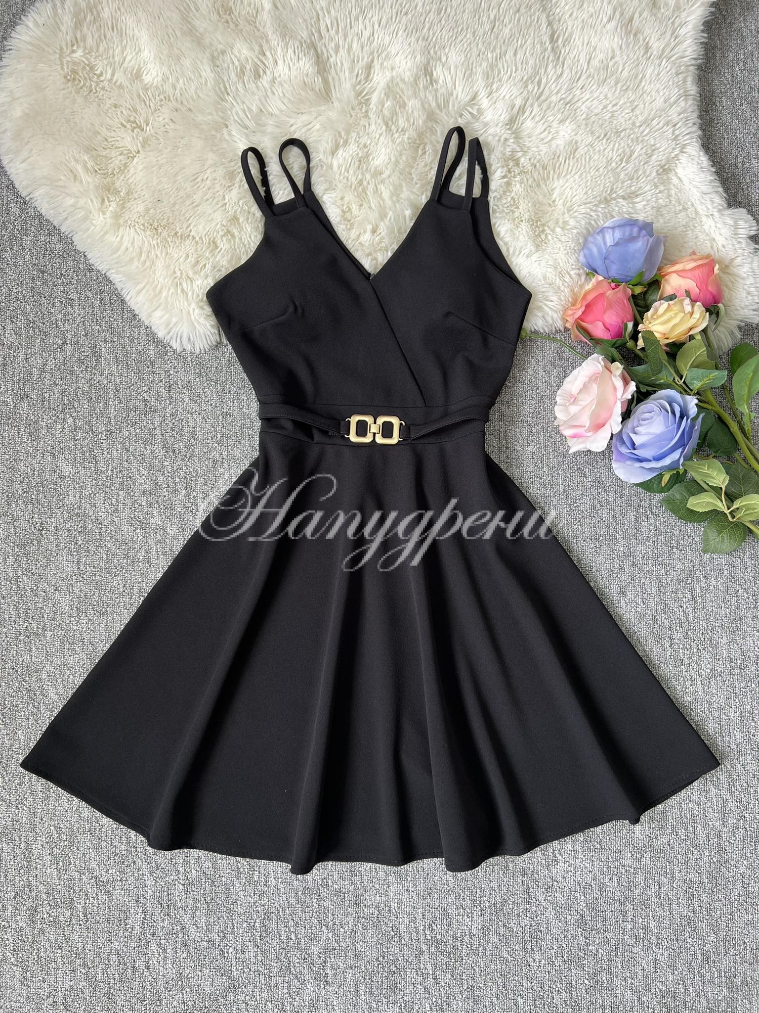 Кокетна рокля с презрамки "Kendall" в черен цвят