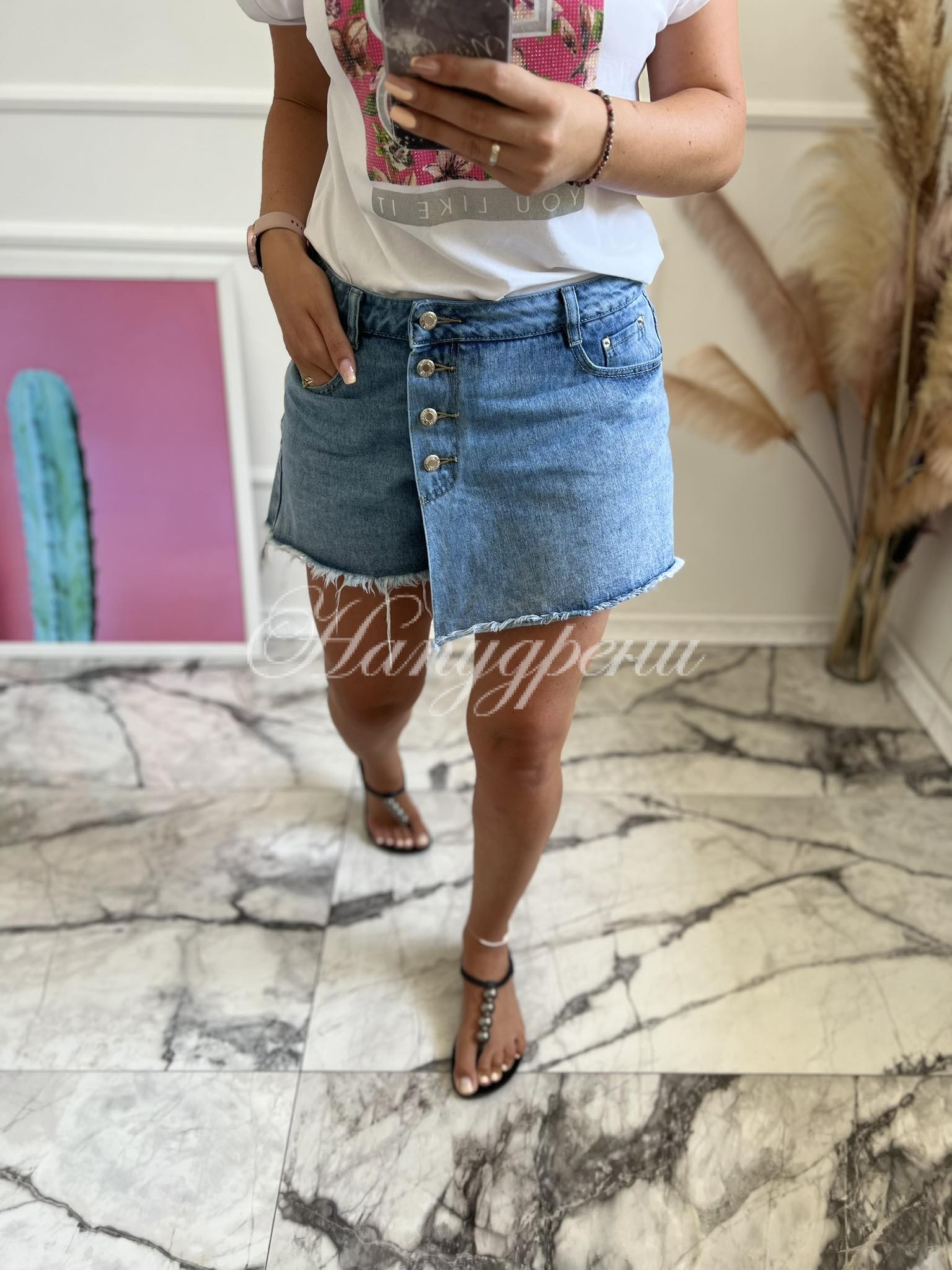 Дамски къси панталонки с ефектен дизайн и копчета