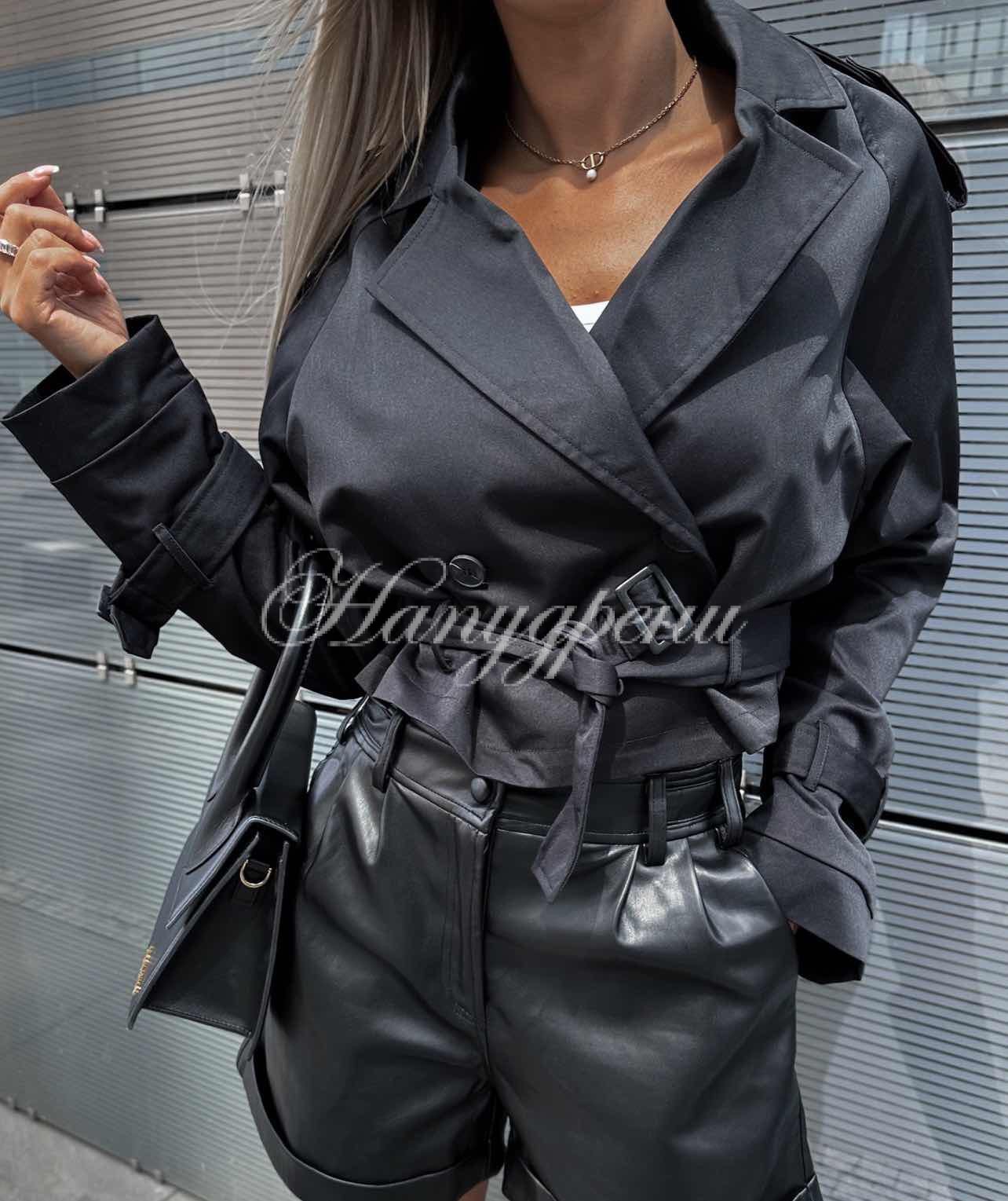 Дамско велурено яке с разчупен дизайн в черен цвят