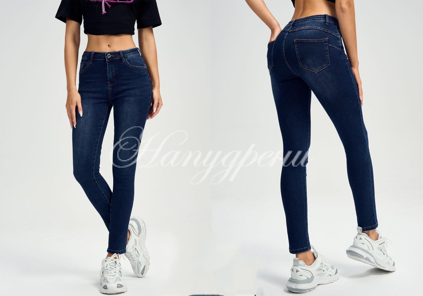 Дамски еластични дънки в тъмносиньо - код 5723 Дамски еластични дънки в тъмносиньо - код 5723