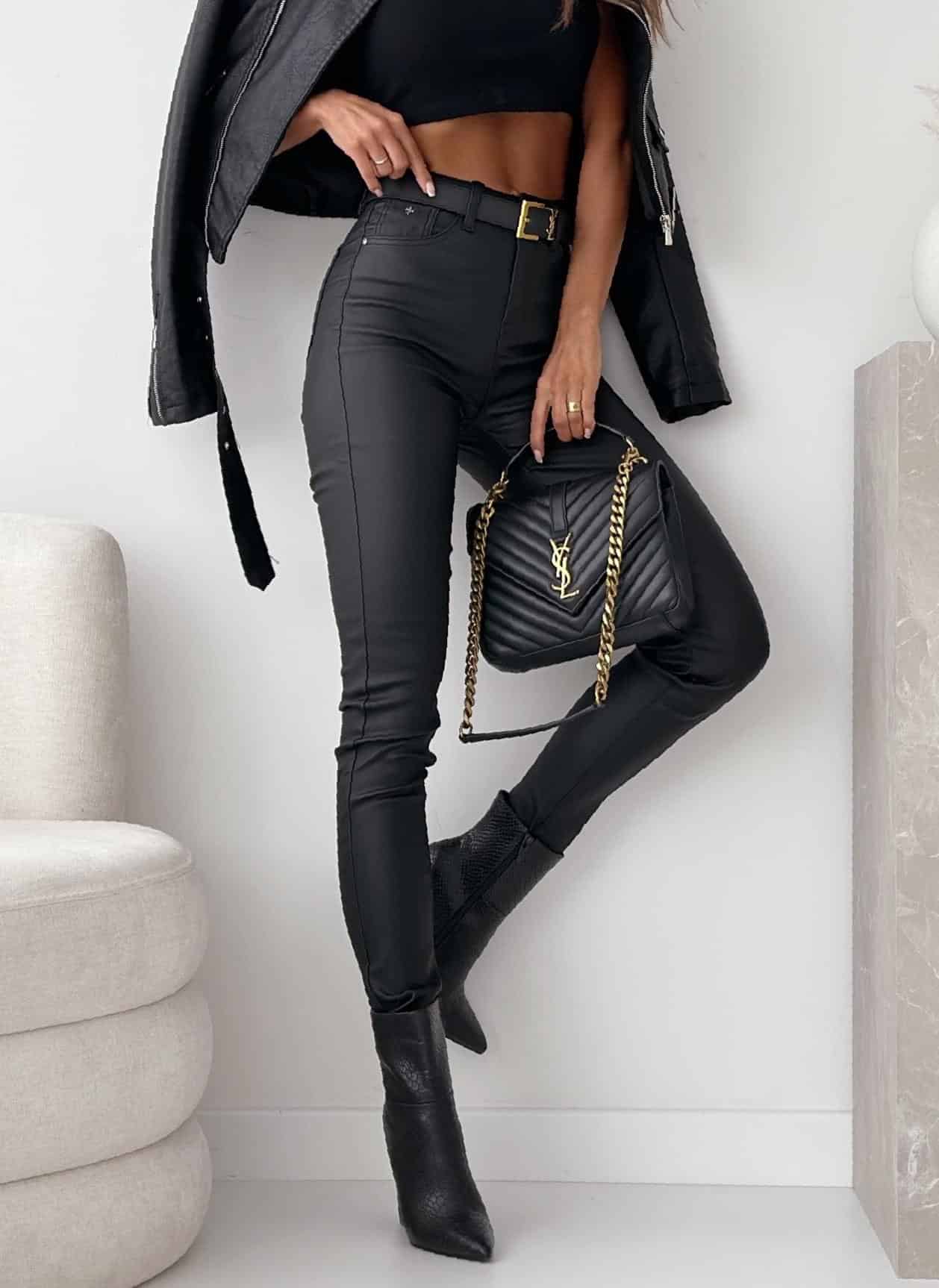 ΠΑΝΤΕΛΟΝΙΑ ΚΑΙ ΚΟΛΑΝ