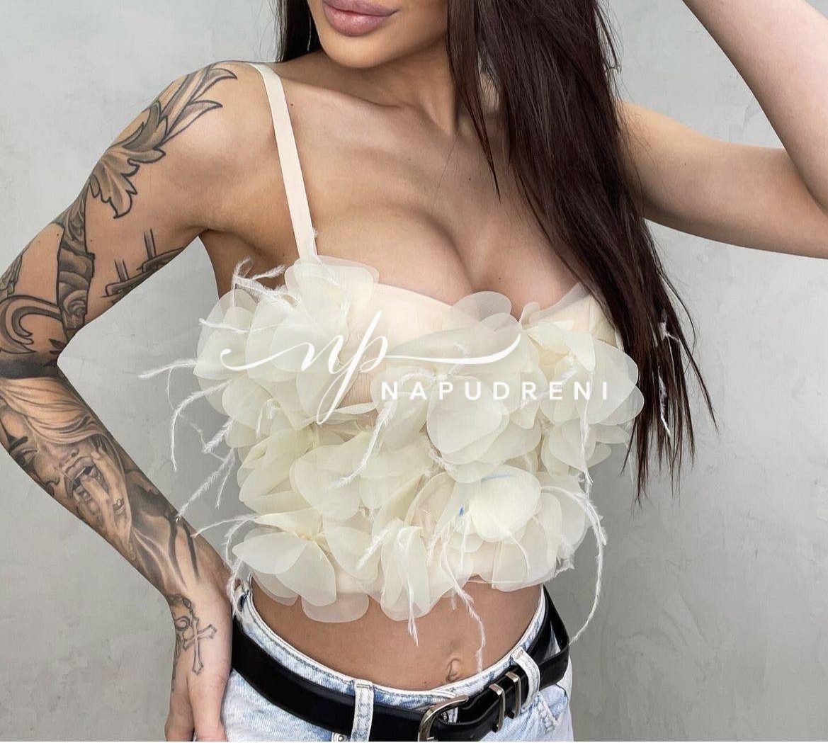 Дамско ефектно бюстие в бежов цвят