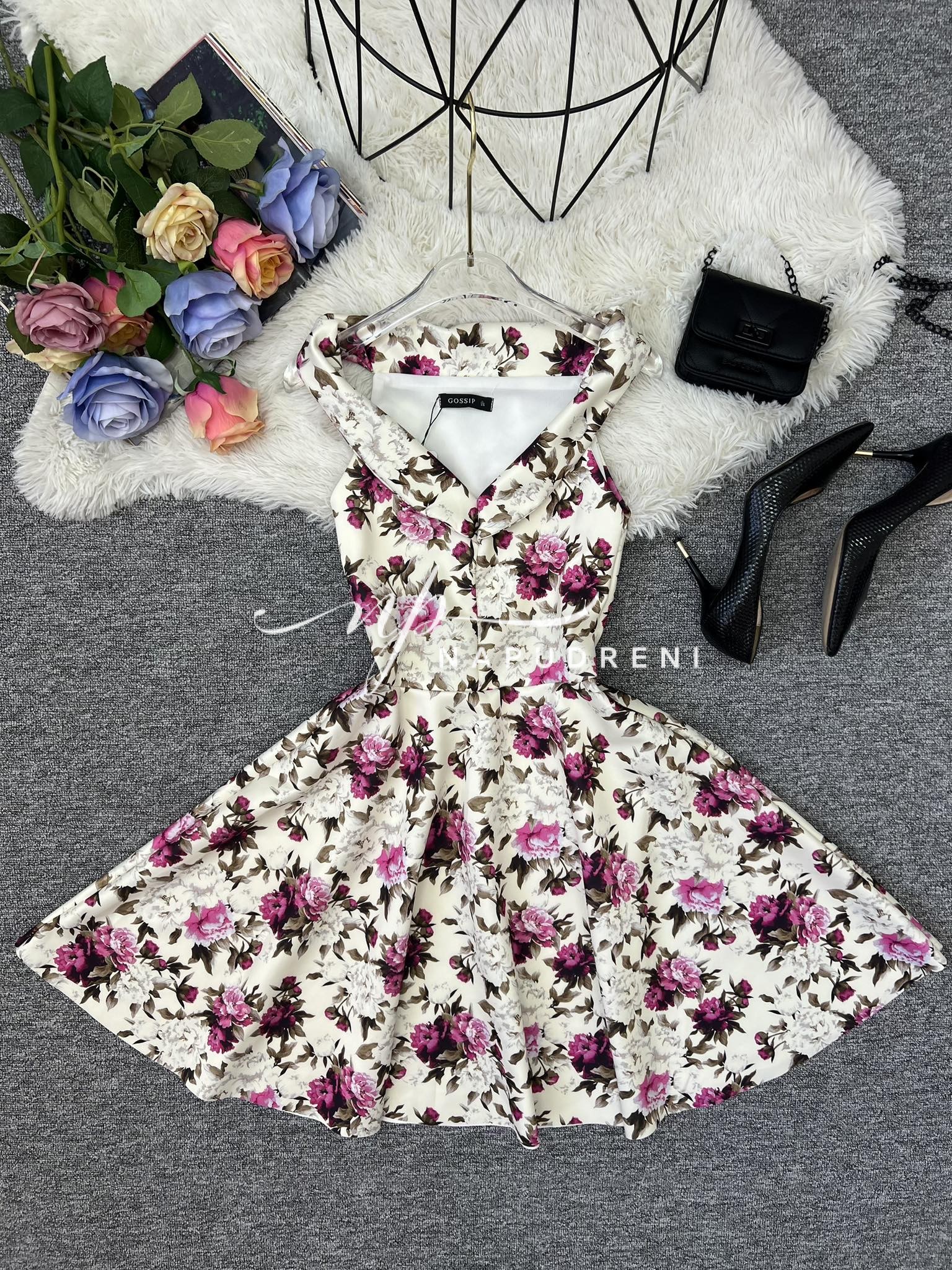 Дамска рокля на цветя в кремав цвят