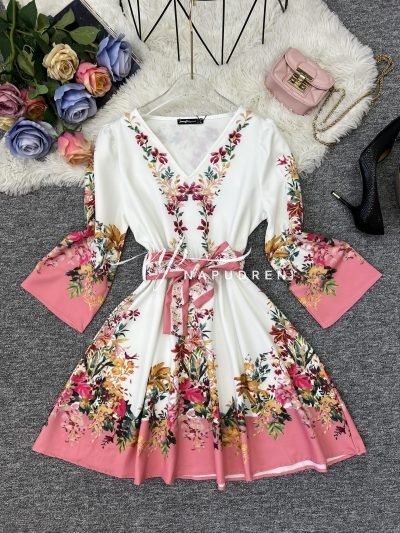 Дамска рокля с мотиви цветя в бял цвят – код 7072