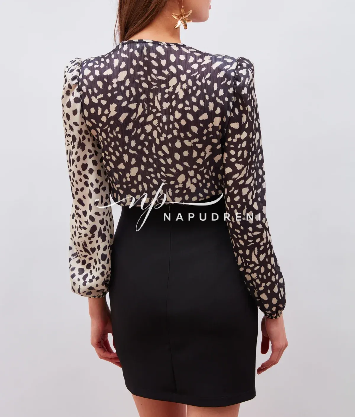 боди в черно и бяло.