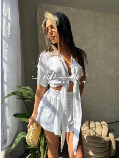 Дамски комплект от риза и панталонки в бял цвят – код 7361